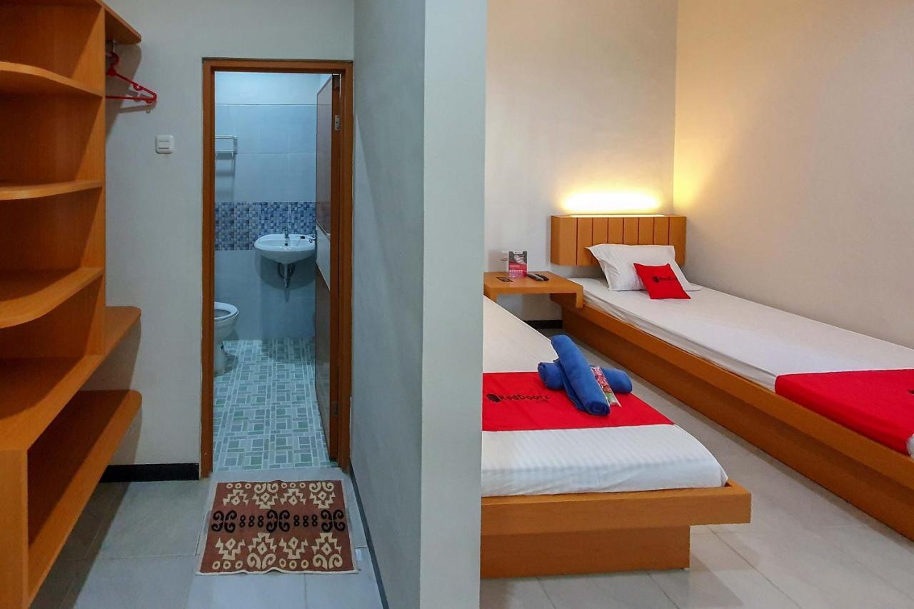 Reddoorz Syariah Near Solo Paragon Mall 2 Bonorejo Exterior foto